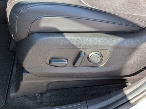 Used 2024 Kia Carnival LX image 16