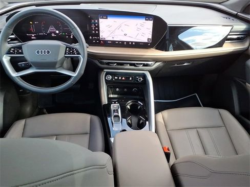 Used 2025 Audi Q5 Premium w/ Convenience Package image 11