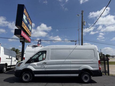 Used 2018 Ford Transit 250 148 Medium Roof RWD image 5