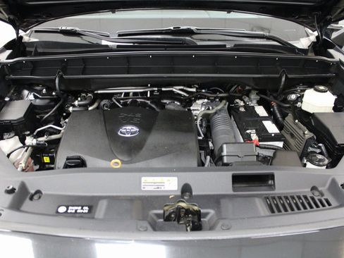 Used 2022 Toyota Highlander Limited image 11