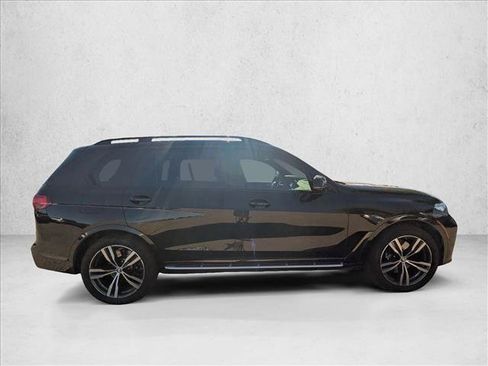 Used 2021 BMW X7 xDrive40i w/ M Sport Package AWD/4WD image 4