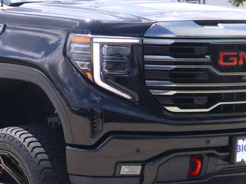 Used 2024 GMC Sierra 1500 AT4 w/ Technology Package AWD/4WD image 9