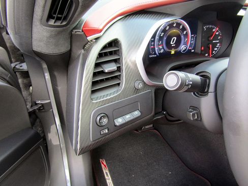 Used 2016 Chevrolet Corvette Z06 w/ 3LZ Preferred Equipment Group image 15