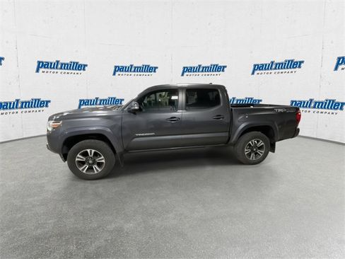 Used 2018 Toyota Tacoma SR5 image 6