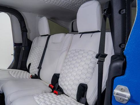 Used 2025 Jeep Gladiator Sport image 25