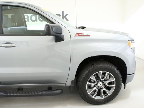 Used 2023 Chevrolet Silverado 1500 RST w/ Z71 Off-Road Package AWD/4WD image 13