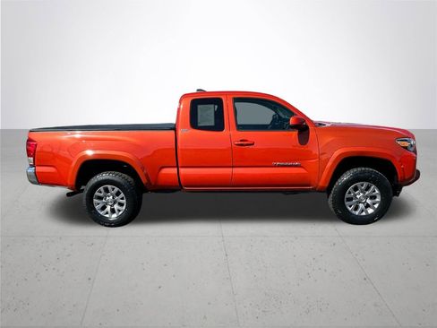 Used 2018 Toyota Tacoma SR5 AWD/4WD image 6