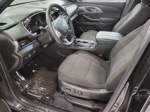 Used 2023 Chevrolet Traverse LT image 9