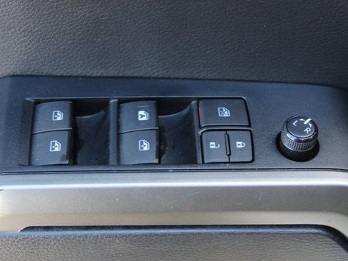 Used 2022 Toyota Tacoma SR5 w/ Trail Edition image 10