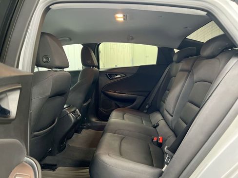Used 2017 Chevrolet Malibu LT image 22