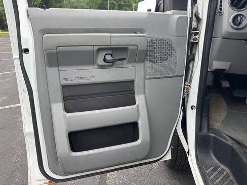Used 2012 Ford E-350 and Econoline 350 XLT RWD image 13
