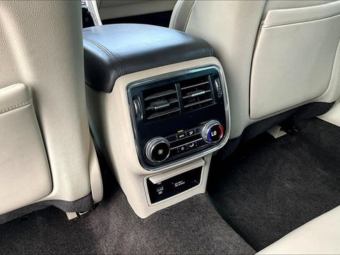Used 2017 Lincoln Continental Reserve w/ Technology Package FWD image 24
