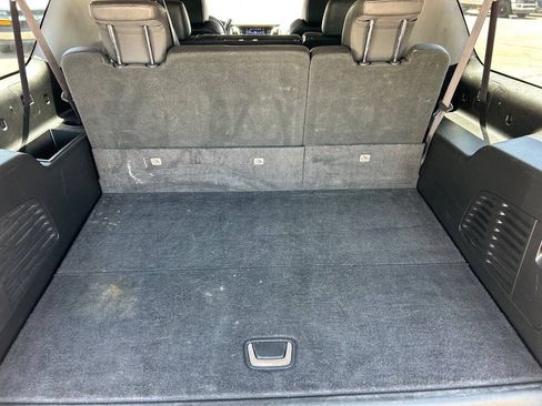 Used 2017 Cadillac Escalade ESV Premium Luxury RWD image 16