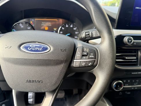 Used 2022 Ford Escape SE FWD image 23