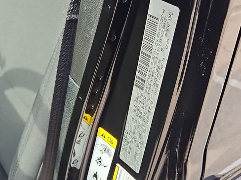 Used 2018 Jeep Wrangler Unlimited Sport image 36