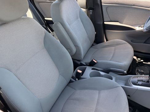 Used 2013 Hyundai Accent GLS FWD image 11