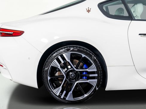 Used 2024 Maserati GranTurismo Folgore image 8