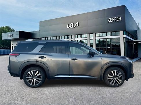 Used 2022 Nissan Pathfinder Platinum w/ Cargo Package image 9