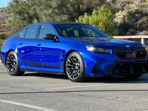 Used 2025 BMW M5 w/ Carbon Package image 5
