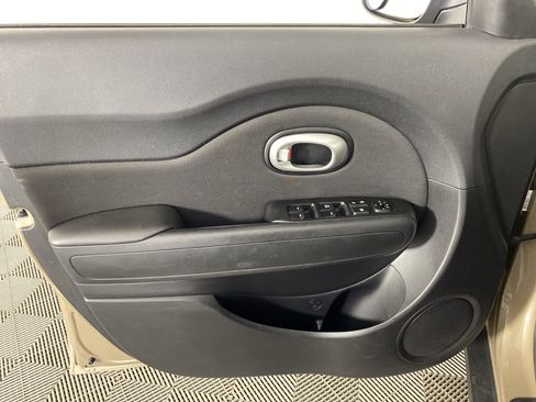 Used 2015 Kia Soul FWD image 10