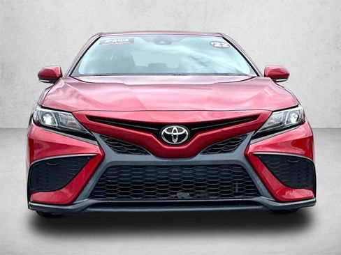 Used 2022 Toyota Camry SE FWD image 3
