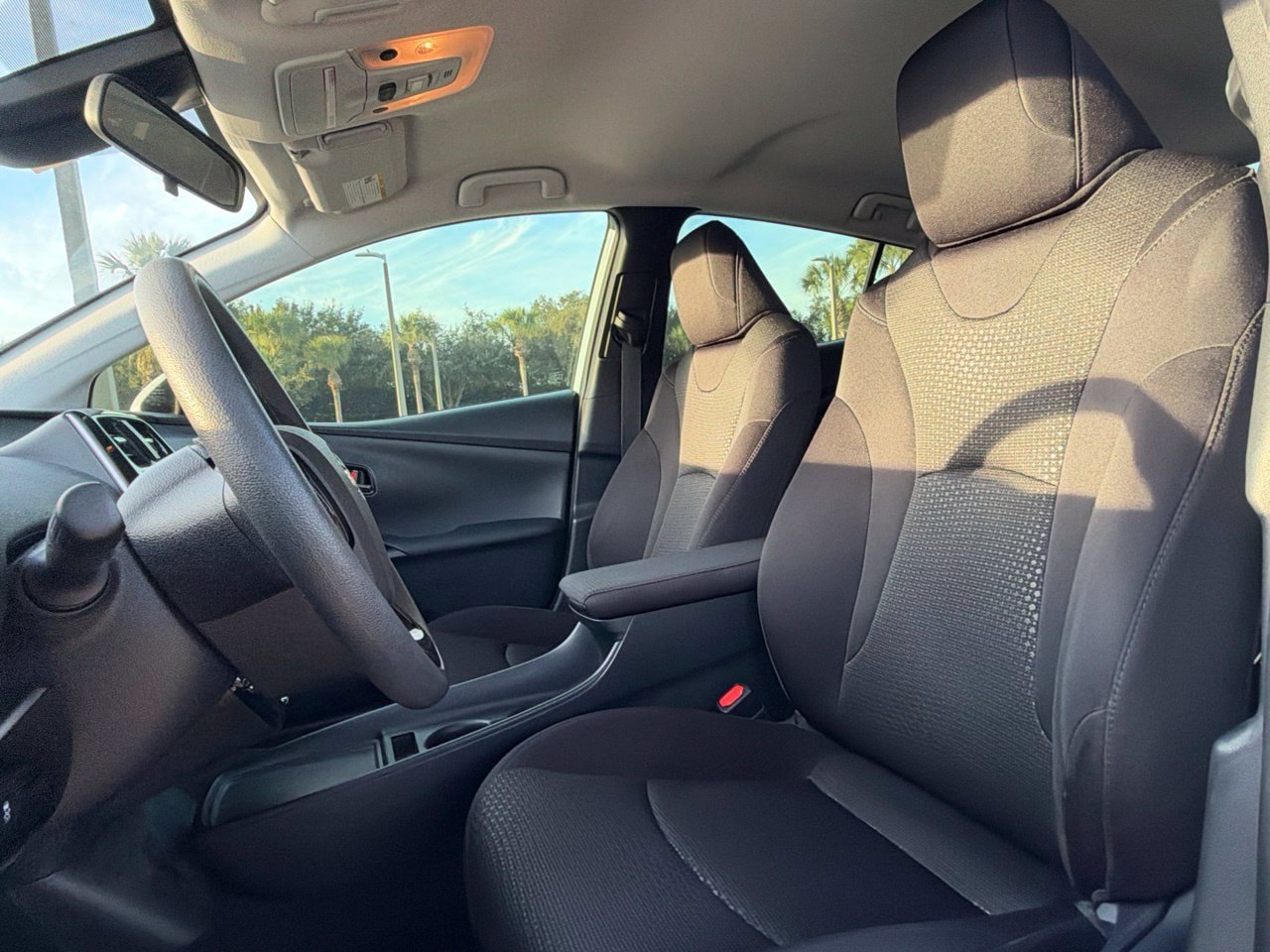Used 2021 Toyota Prius LE FWD image 6