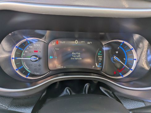 Used 2022 Chrysler Pacifica Touring-L w/ Uconnect Theater Family Group FWD image 65