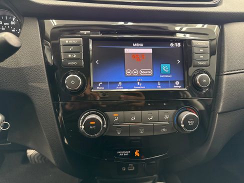 Used 2018 Nissan Rogue S AWD/4WD image 16