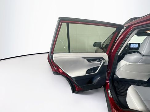 Used 2019 Toyota RAV4 Limited FWD image 27