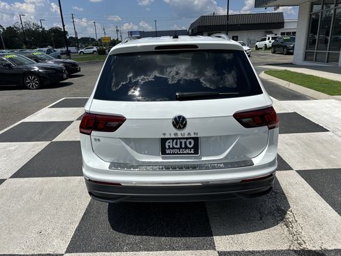 Used 2024 Volkswagen Tiguan SE FWD image 4