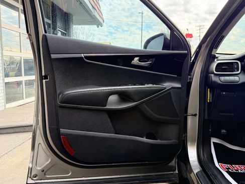 Used 2018 Kia Sorento FWD image 15