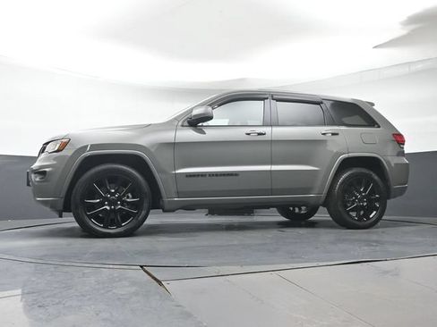 Used 2021 Jeep Grand Cherokee Laredo X AWD/4WD image 27