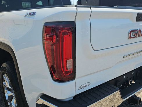 Certified 2022 GMC Sierra 1500 SLT w/ SLT Premium Package AWD/4WD image 38