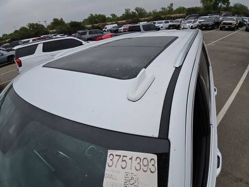 Used 2023 GMC Yukon SLT w/ SLT Premium Package RWD image 2