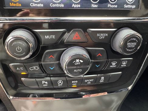 Used 2021 Jeep Grand Cherokee Laredo X image 27