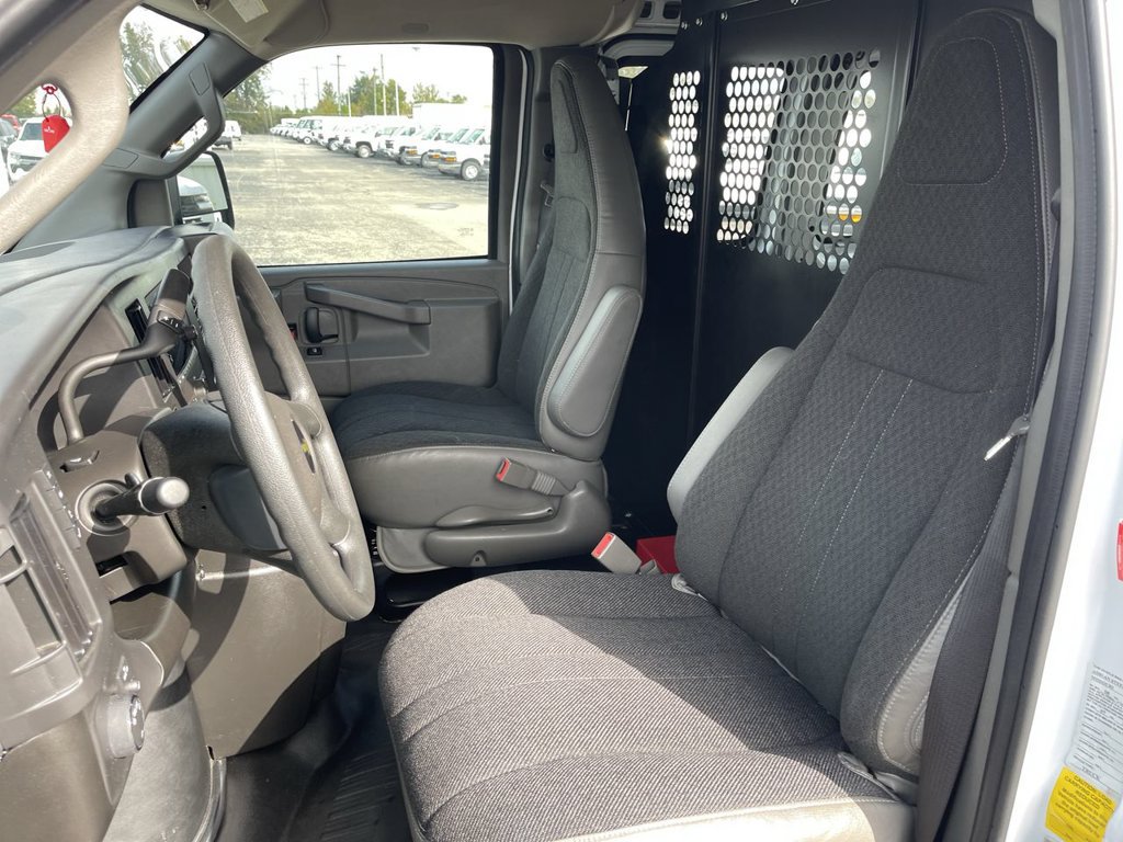 Used 2025 Chevrolet Express 2500 w/ Driver Convenience Package RWD image 4