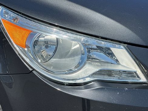 Used 2012 Volkswagen Routan SE FWD image 10