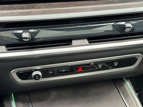 Used 2024 BMW X7 xDrive40i w/ M Sport Package image 21