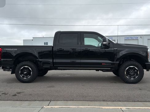 New 2026 Ford F350 Platinum w/ Tremor Off-Road Package AWD/4WD image 15