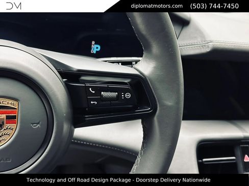 Used 2024 Porsche Taycan 4 Cross Turismo w/ Technology Package (P6F) image 31