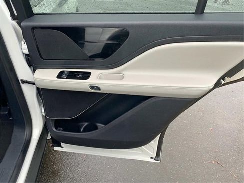 Used 2025 Lincoln Aviator 2WD image 35