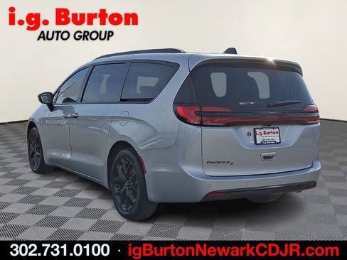 New 2026 Chrysler Pacifica Select w/ S Appearance Package image 3
