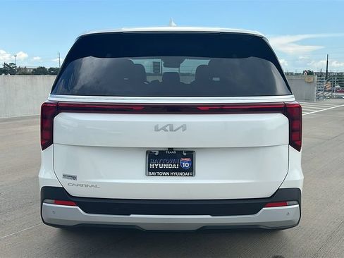 Used 2026 Kia Carnival FWD image 11