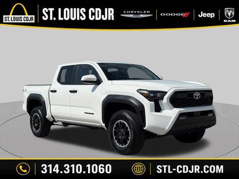 Used 2025 Toyota Tacoma TRD Off-Road AWD/4WD image 1