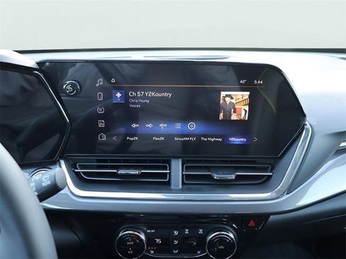 Used 2025 Chevrolet Trax ACTIV w/ Driver Confidence Package image 22