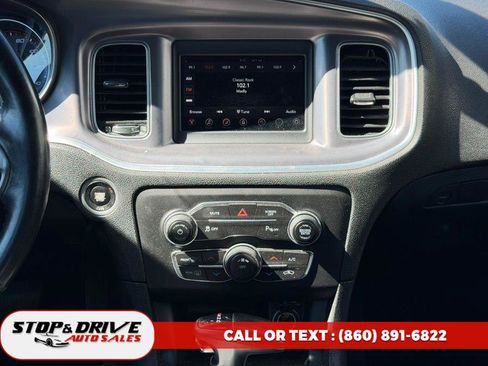 Used 2019 Dodge Charger SXT w/ Leather Interior Group RWD image 11