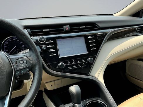Used 2019 Toyota Camry LE FWD image 9