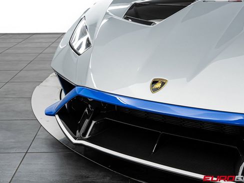 Used 2023 Lamborghini Huracan STO RWD image 9