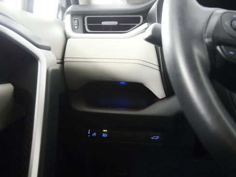 Used 2019 Toyota RAV4 Limited image 19