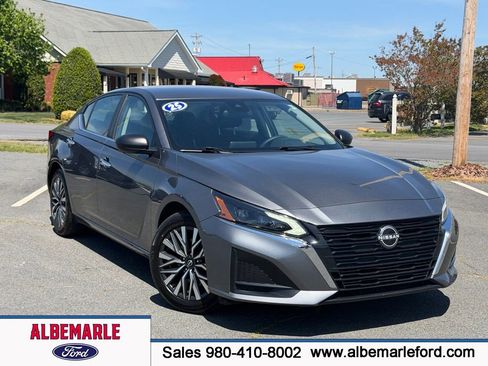 Used 2025 Nissan Altima 2.5 SV image 1